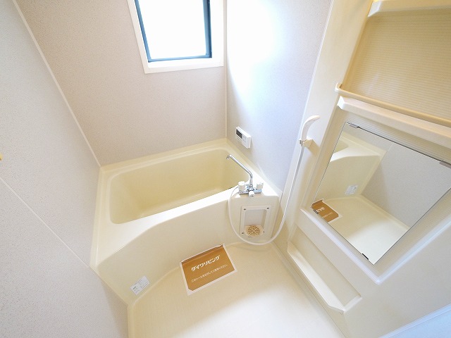 バス・シャワールーム　ゆったり過ごせるお風呂です