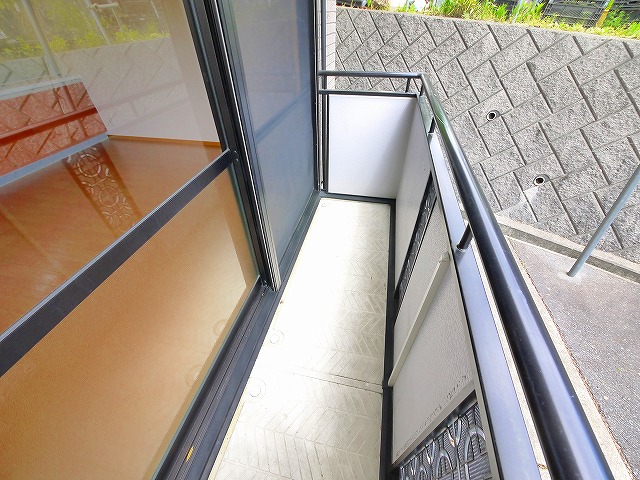 バルコニー　暖かな日差しのふりそそぐバルコニー