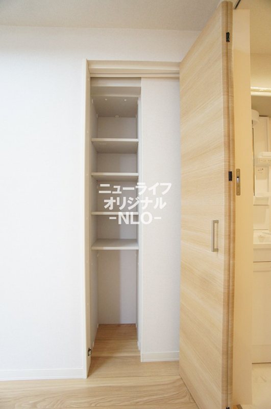 その他　リビングにも収納があります♪