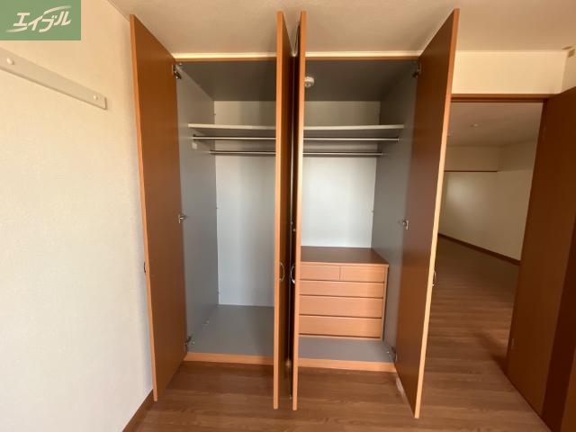 収納　西洋室収納