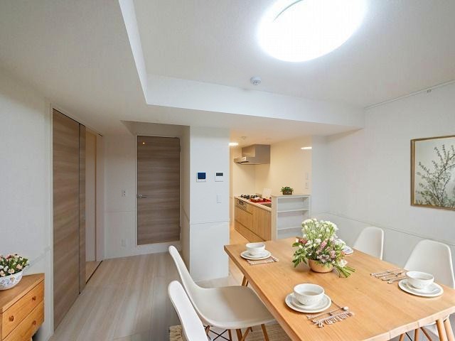 居室・リビング　CGで家具等を配置したもので家具等は含まれません