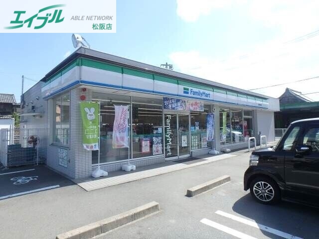 コンビニ　ファミリーマート松阪射和町店（コンビニ）まで519m