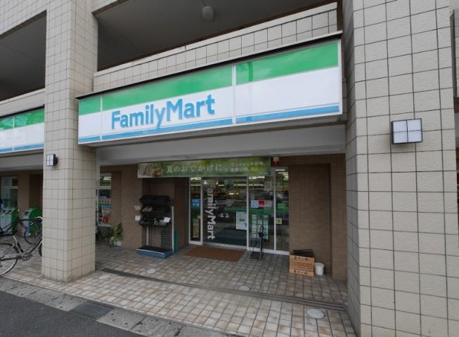 コンビニ　ファミリーマート（コンビニ）まで582m