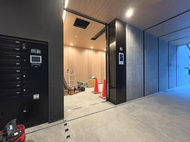 エントランス　建物の内部です