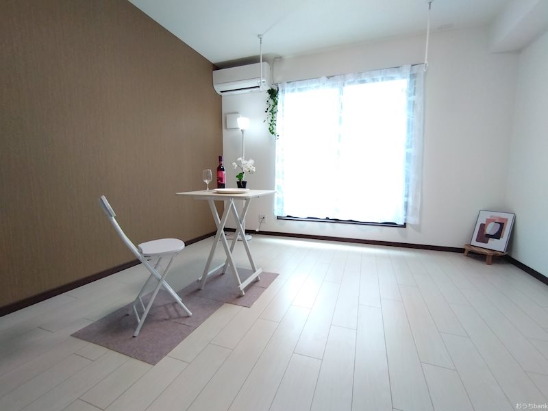 居室・リビング　アクセントクロスがオシャレ♪