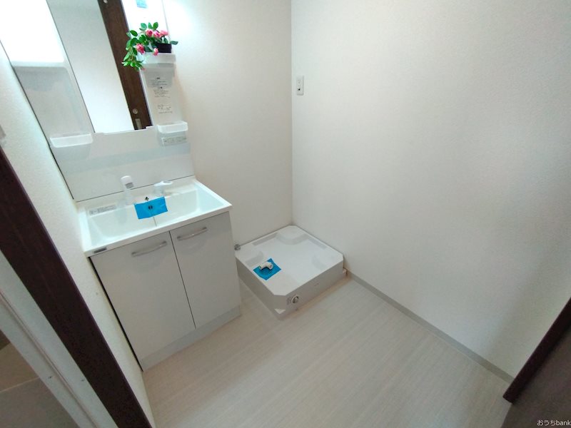 その他　室内洗濯機置場付き。