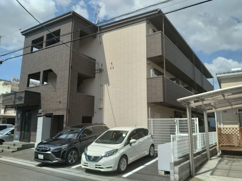 建物外観　オートロック対応の綺麗な外観です。