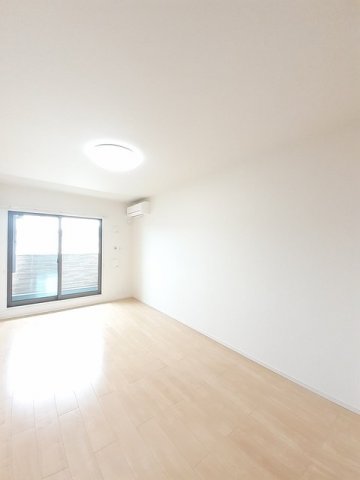 居室・リビング　こちらのリビングで趣味の時間をお楽しみください