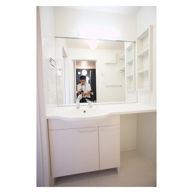 洗面設備　高級感溢れる洗面台です