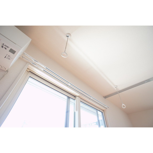 その他設備　室内物干しで雨の日も安心ですね