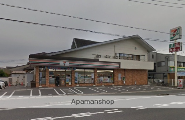 コンビニ　セブンイレブン（コンビニ）まで706m