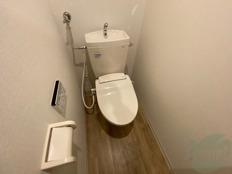 トイレ　こちらはトイレです。清潔感があり、安心して使用できます。