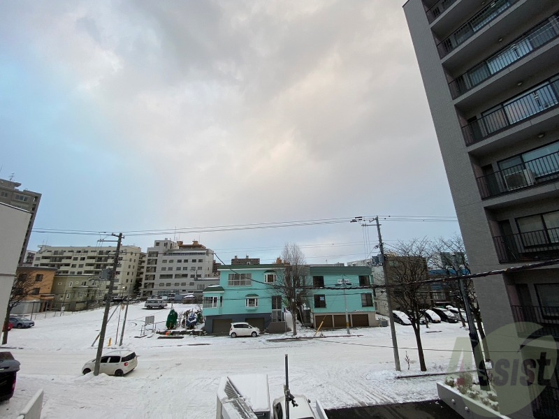 バルコニー　バルコニーは幅があり、広い印象を受けました。