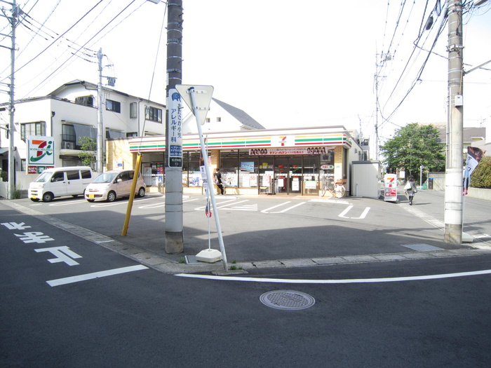 コンビニ　セブンイレブン（コンビニ）まで130m