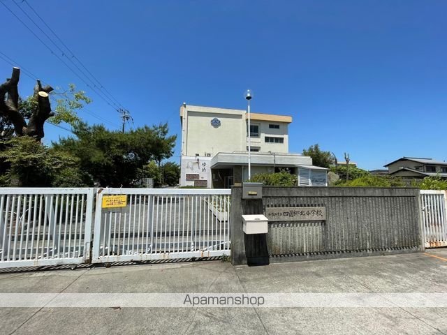 小学校　四箇郷北小学校（小学校）まで386m