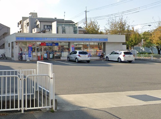 コンビニ　ローソン（コンビニ）まで121m