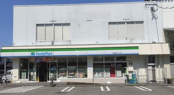 コンビニ　ファミリーマート 宮崎霧島四丁目店（コンビニ）まで501m