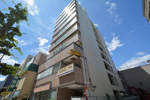 建物外観　エレベータ付きで、重い荷物があっても便利です！