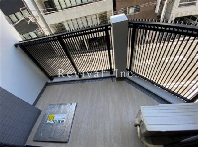 バルコニー　奥行きあるバルコニーでございます