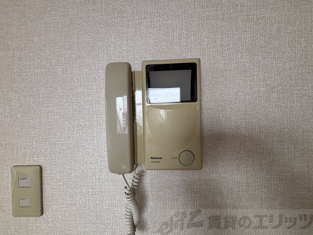 セキュリティ　モニター付きインターホン