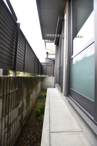 バルコニー　同物件、別号室の写真です。