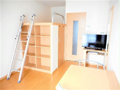 居室・リビング　ハイベッドタイプのお部屋です