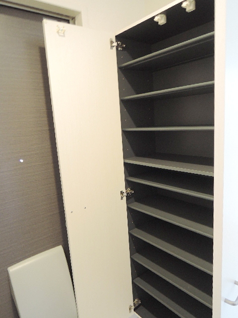 玄関　たくさん入るシューズボックス