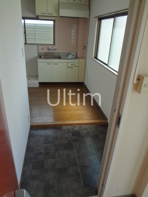 玄関　別部屋のお写真です。ご参考までに！