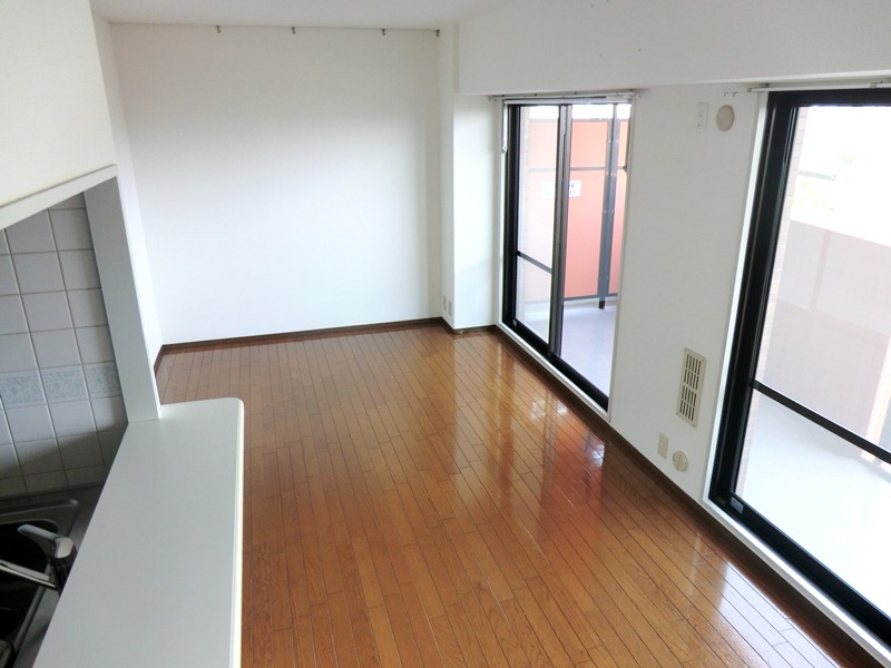 居室・リビング　南東向きで陽当たり良好なお部屋です♪