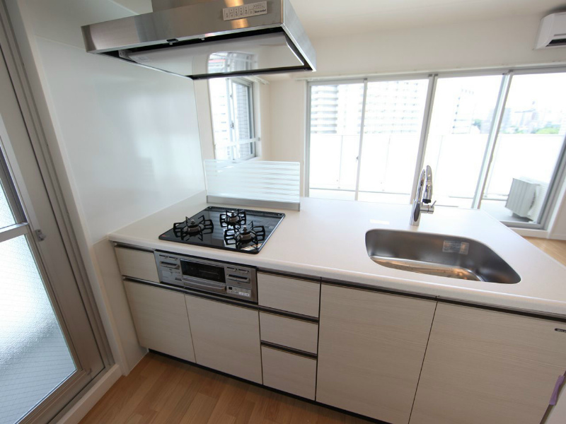 キッチン　システムキッチン（ガス3口・グリル付）カウンターキッチン