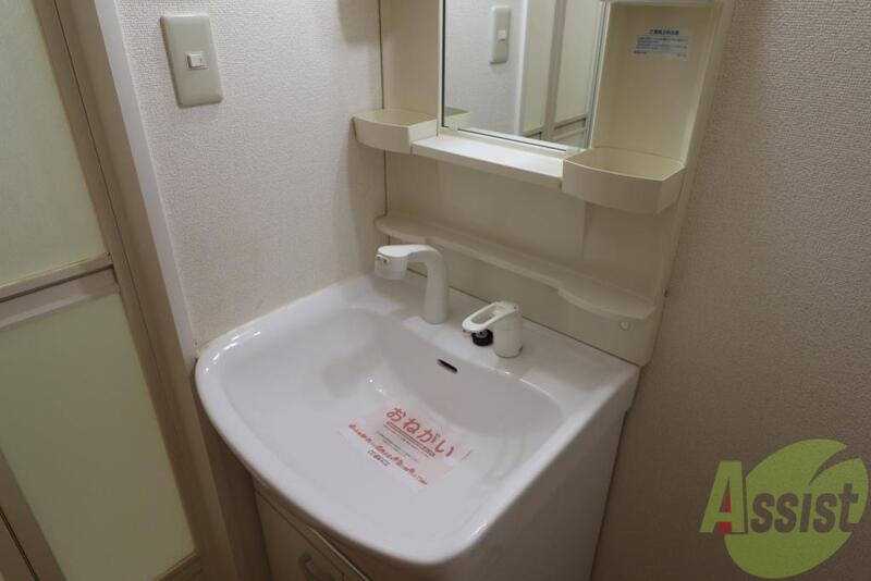 洗面設備　お洒落れな独立洗面台、身だしなみにも気合が入ります