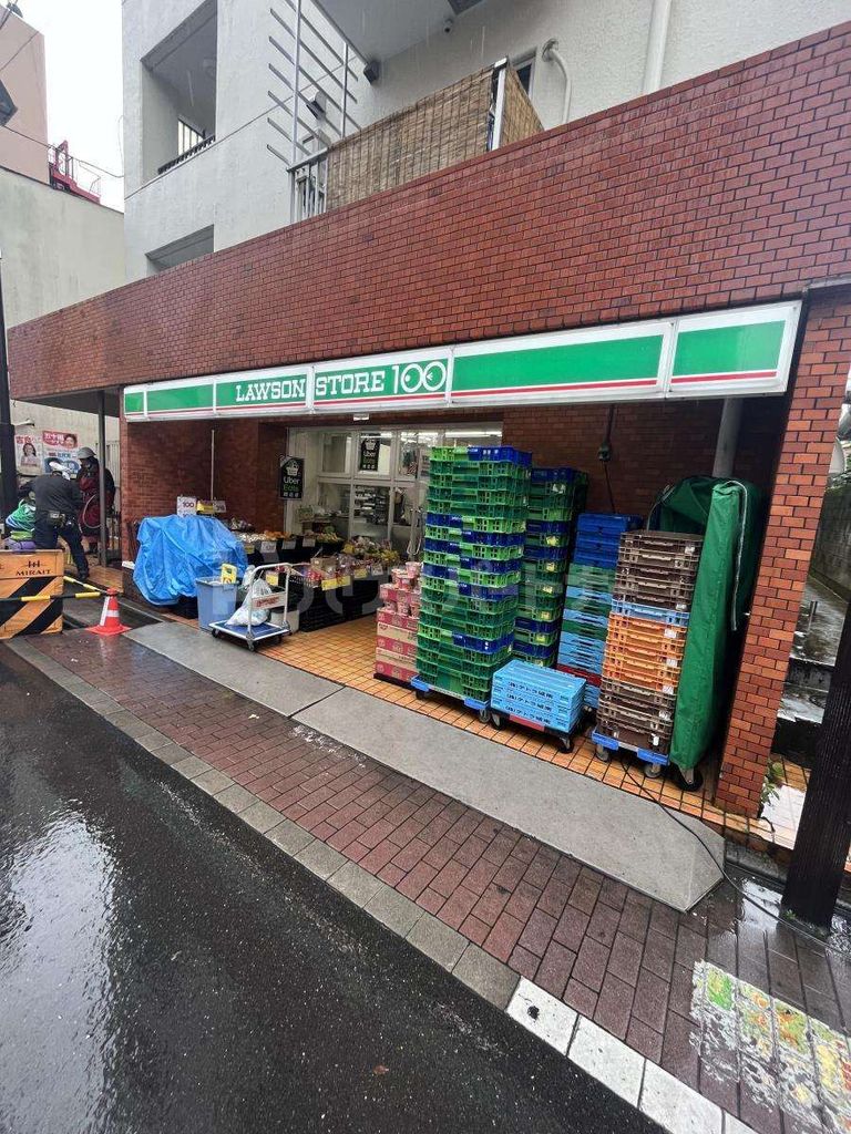 コンビニ　ローソンストア100大山町店（コンビニ）まで200m