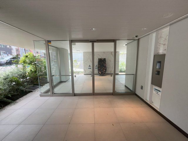 エントランス　清潔なエントランスです