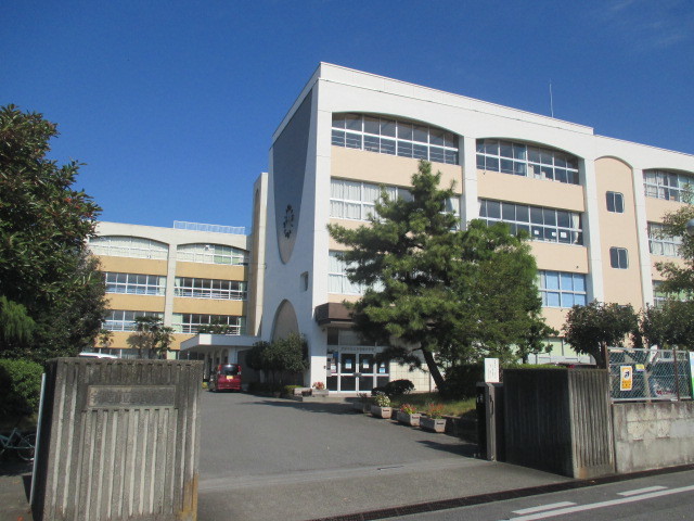 中学校　若松原中学校（中学校）まで130m