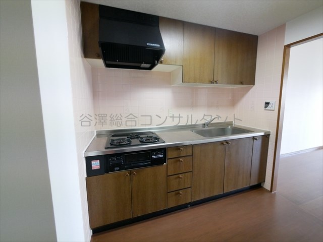 キッチン　３口ガスコンログリル付き