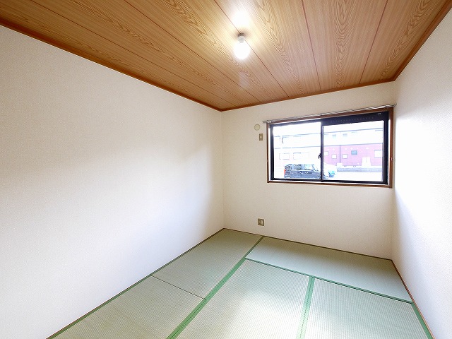 その他部屋・スペース　フローリングだけでなく、和室もあります