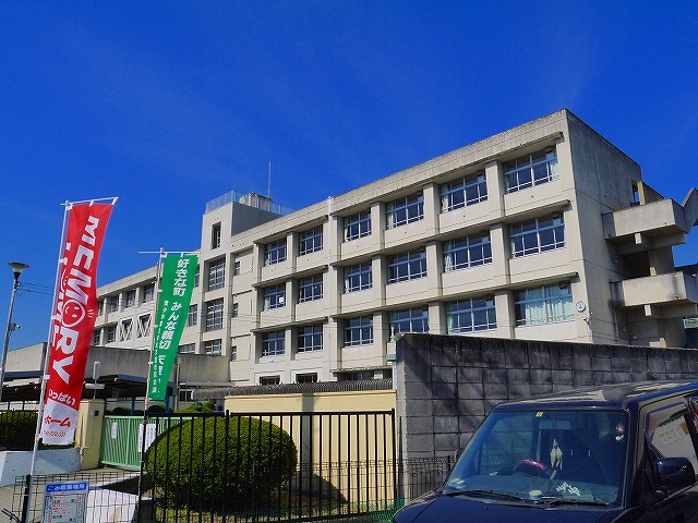 中学校　天理市立西中学校（中学校）まで1003m
