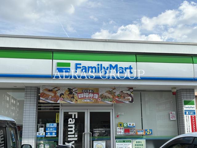 コンビニ　ファミリーマート 三郷早稲田七丁目店（コンビニ）まで823m