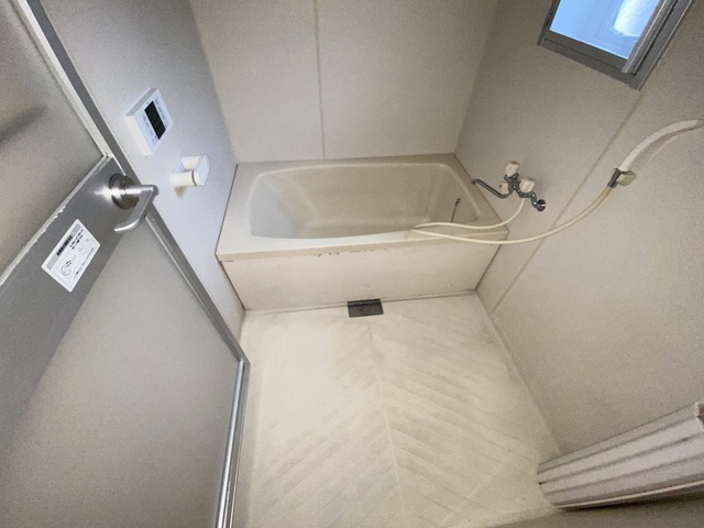 バス・シャワールーム　小窓が嬉しいポイントです。