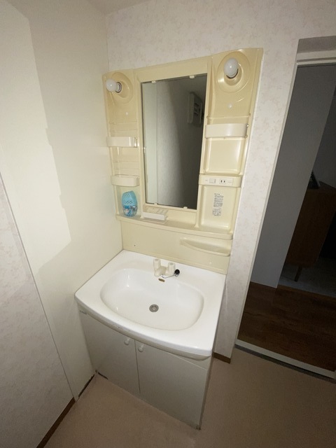 洗面設備　忙しい朝に嬉しい洗面台ですね。