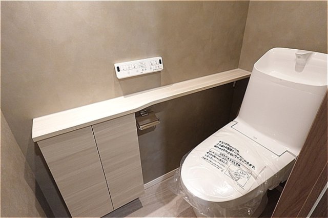 トイレ　温水洗浄暖房便座のトイレ