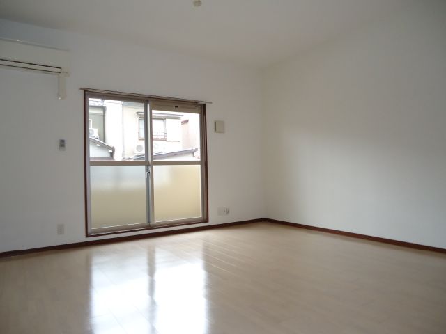 居室・リビング　見てください。こんなに広いんですよ。