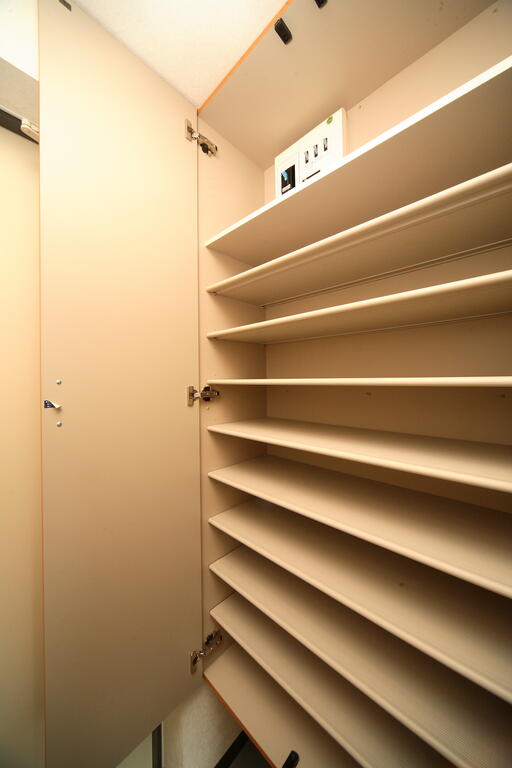 収納　シューズケース