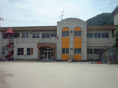 幼稚園・保育園　日野保育園（幼稚園・保育園）まで206m