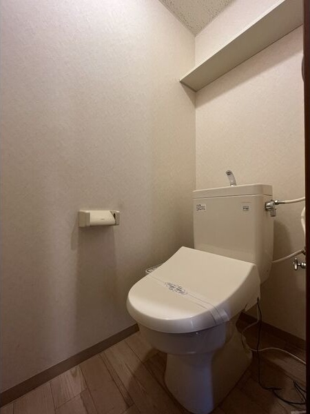 トイレ　嬉しいウォシュレット付きのトイレ！便座温かいですよ♪