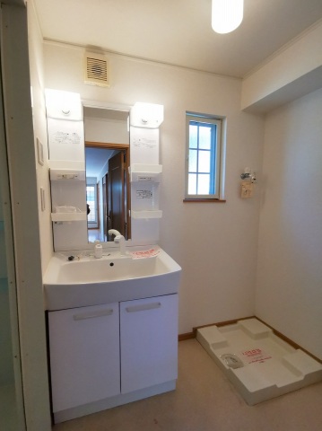 洗面設備　シャンドレ付き洗面化粧台