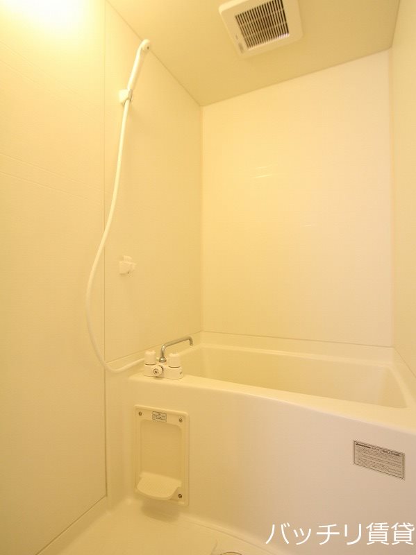 バス・シャワールーム　同室タイプ掲載のため、現況を優先します。