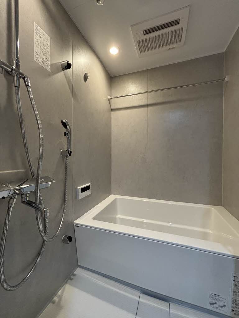 その他部屋・スペース　浴室乾燥機採用のバスルームです。