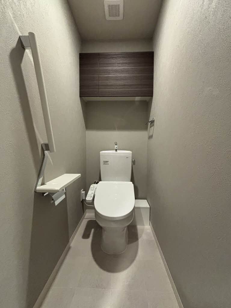 その他部屋・スペース　温水洗浄便座採用のトイレです。