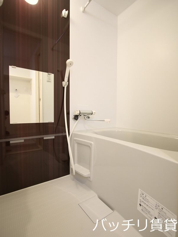 バス・シャワールーム　同型タイプの為、現状を優先致します。